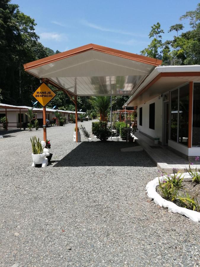 Puerto Vargas Lodge Cahuita Exteriör bild