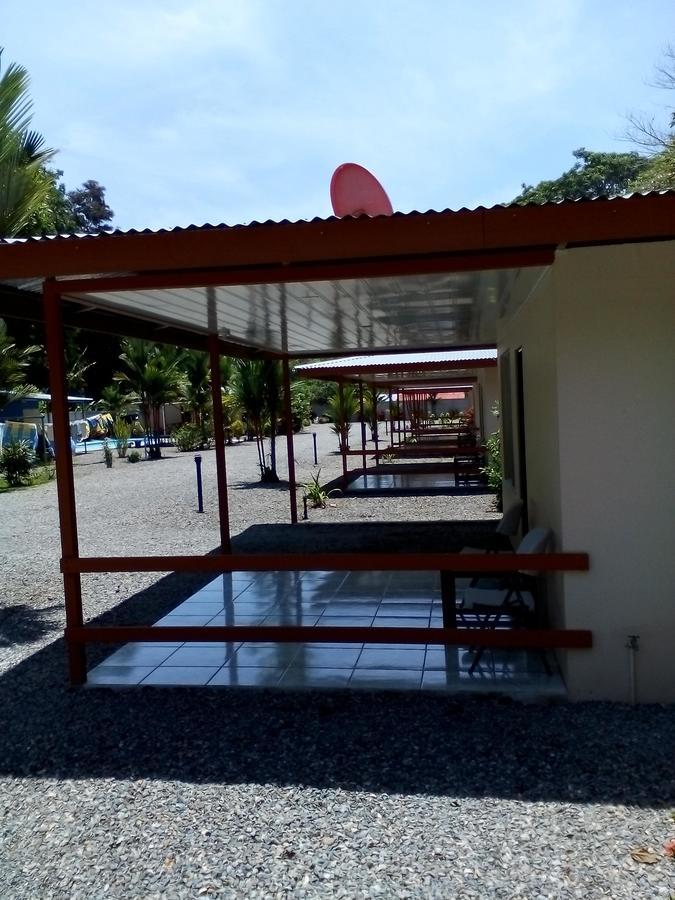Puerto Vargas Lodge Cahuita Exteriör bild